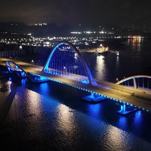 đô thị ven vịnh cửa lục giá yêu thương. sh 4 tầng nhận nhà luôn. lh 