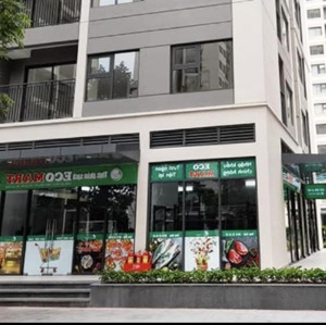 bán nhanh shop chân đế , 56m cho thuê 22tr/tháng vị trí đắc địa mặt đường đối diện trường học