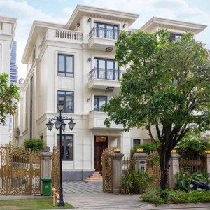 Bán Biệt Thự đẹp Tại Vinhomes Central Park, 239 Tỷ, 300m2, Nhiều Tiện ích Hấp Dẫn