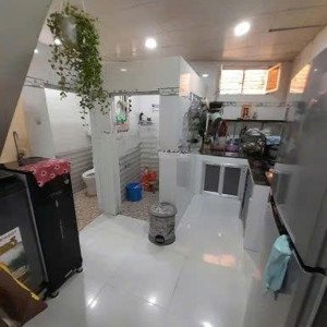cho thuê nhà mặt tiền phong phú, p.11, q.8 giá 25tr.