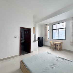 Chính Chủ Cho Thuê Studio Full Nt Rộng 35m2 Cửa Sổ Trời Thoáng, Sạch Sẽ Ngay Ngã Tư Hàng Xanh