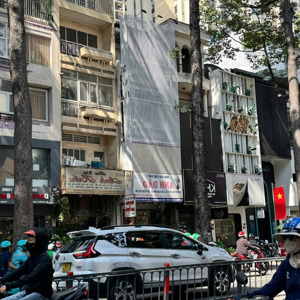 cần bán nhà mặt tiền đoạn đẹp nhất đường 3 tháng 2 p. 12, q10. trệt 3 lầu, 4.2m x 16m. chỉ 35 tỷ