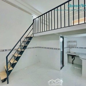 Cho Thuê Phòng Gác đứng Giá Rẻ Có Ban Công Chung