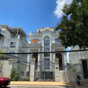 Cho Thuê Village Kinh Crown 200 Nguyễn Văn Hưởng, Q. 2. Dt 14x28m. Hầm 4 Tầng. Giá 160tr