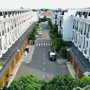 Bán Nhà Mặt Phố Tại Royal Town Dĩ An, 7,5 Tỷ, 80m2, 3pn, 2wc, Hướng đông, đông Bắc