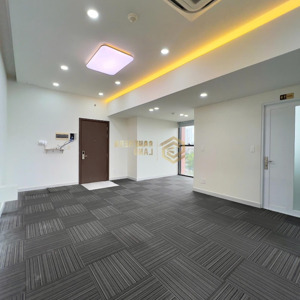 Cho Thuê Gấp Văn Phòng Rộng 106m2 Giá Chỉ 25 Triệu / Tháng, Nhà đẹp, Mới