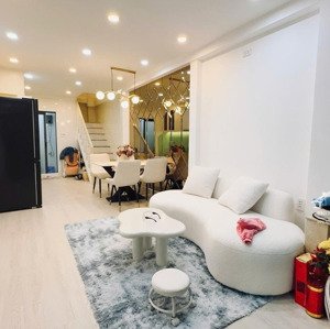 nguyễn tri phương quận 10 - hẻm ô tô - 2 tầng mới ở ngay - nở hậu tài lộc chỉ 5.5 đồng