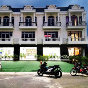 Sở Hữu Nhà Phố Trong Lòng Kcn, 1 Trệt 2 Lầu Chỉ Với 2,3 Tỷ Giá Chủ Cần Bán Gấp