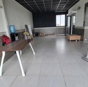 Cho Thuê Tầng Văn Phòng 80m2 Gía 10tr Có Thang Máy