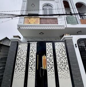 Nhà Lầu Xây Mới Ngang Bệnh Viện Đa Khoa Trung Ương Cần Thơ