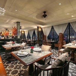 cho thuê mặt bằng kinh doanh phố hoàng cầu 580m2, mặt tiền 25m view hồ - kinh doanh mọi mô hình