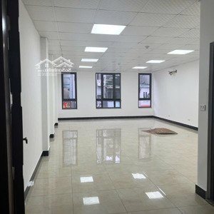 chính chủ cho thuê nhà mặt phố lạc trung thông sàn từ tầng 1 đến tầng 3, dt: 70m², thang máy