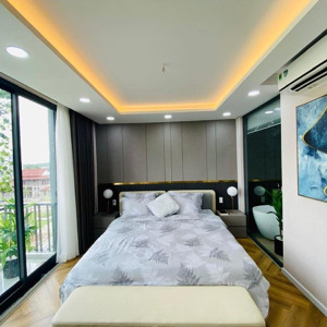nhà 3 lầu còn dư 2 phòng nên cho thuê giá rẻ