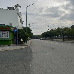 900 cho lô đất 272m2 thổ cư 100m2 trung tâm trừ văn thố huyện bàu bàng. mt 6m nối thẳng ra dt745
