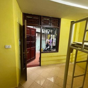 cho thuê tập thể , tầng1, ngõ 105 láng hạ, đống đa