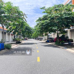 chủ cần bán gấp căn shophouse 3 tầng 2 mặt tiền tại oasis city, ngay đầu cổng vào, sổ hồng sẵn