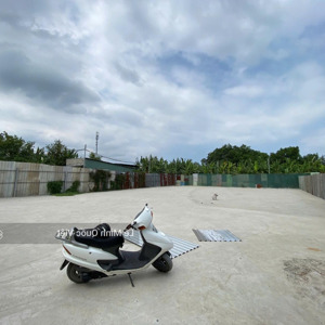 cho thuê 2000m2 đất mặt tiền sát võ trần chí. có kho sẵn