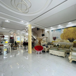 biệt thự 1 hầm 3 tầng hoàn công, nội thất cao cấp tại khu kiến tạo, cách bãi sau vũng tàu chỉ 300m