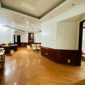 Cho Thuê Căn Hộ Chung Cư Tòa 17t5 Phố Hoàng đạo Thúy, Nhân Chính, Thanh Xuân. Dt: 152m2, 3pn, 2 Wc.