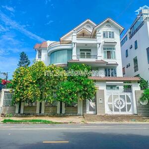 Biệt Thự Cho Thuê Thảo Điền – Mặt Tiền 18.5m, Gần Nguyễn Văn Hưởng – 7 Phòng, Nhà Trống