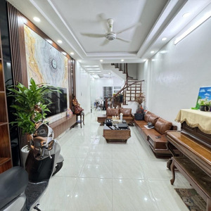 Phân Lô Phố Hoàng Cầu, 40m2, 4 Tầng, ô Tô đậu Cửa, Kinh Doanhvp, 17 Tỷ.