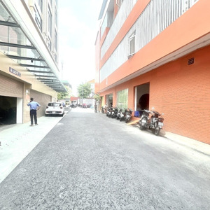 hẻm 8m ô tô tránh khu sân bay phường 4 tân bình cộng hoà 6 tầng 103m2 ( 4 x 25.6 ) giá 18 tỷ.