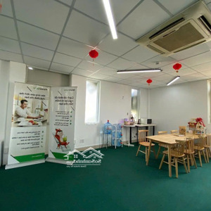 cho thuê văn phòng mặt tiền đường nguyễn văn trỗi phường 10 quận phú nhuận 140m2 28tr/tháng free xe