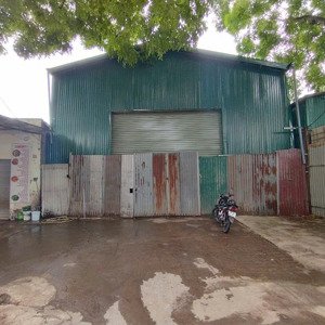 Cho Thuê Kho đường Hữu Hưng, đại Mỗ, Nam Từ Liêm. Dt 300m, Cao 7m, điện 3fa, Công đỗ Cửa. Giá 25tr