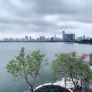 bán toà căn hộ ngay mặt hồ tây 270m2x 10 tầng, doanh thu thực tế 400 triệu/tháng. giá cực tốt