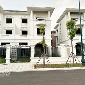 Siêu Hiếm Căn Biệt Thự Song Lập 200m2 Mặt đường Vành đai 3.5 Vị Trí đẹp Mặt Tiền 10m