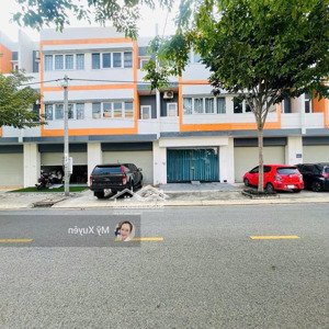 cần bán căn shophouse 3 tầng ngay trục chính kđt oasis, bến cát, nhà 2 mặt tiền, sổ hồng sẵn