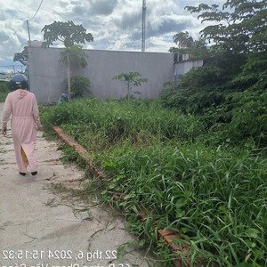 cần bán đất gấp ở hóc môn, gần chợ, trường học, siêu thị.