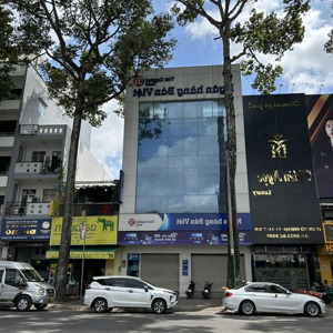 mặt tiền đường 3 tháng 2 phường 12 quận 10. (8x27m) 216m2 nhà 5 tầng cho thuê 180 triệu giá 100 tỷ
