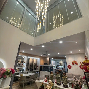 nhà hoàn thiện kế trung tâm mại diamond sky vạn phúc city-7x21m,hầm+4 lầu full nội thất ở cao cấp