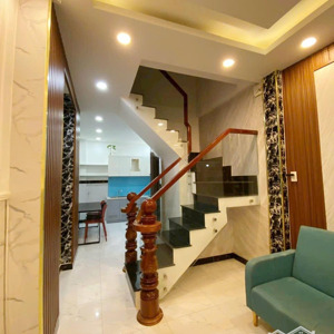 nhà trần bình trọng gần trần hưng đạo, hẻm xe hơi, có máy lạnh cơ bản, khu dân trí