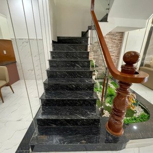 cần bán căn nhà mặt phố tp dĩ an. ngay gần kcm sóng thần 1,2 kcn vsip, vincom, siêu thị