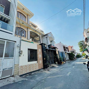 nhà mt trung tâm thủ đức 3 tầng, 6pn - sân ô tô cạnh vườn hoa - phong cách cổ điển - rộng đến 8,88m