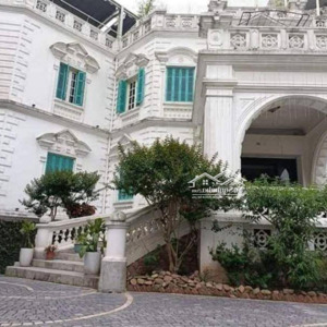 Bán Toà Biệt Thự, Kiểu Lâu đài Pháp Khu Vực Long Biên, Hà Nội, 2330m2, Mặt Tiền 20 M, 155 Tỷ