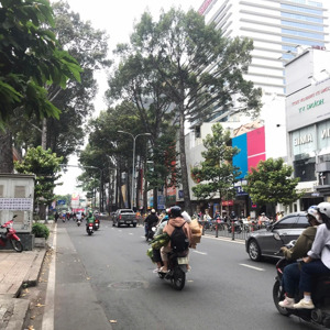 siêu phẩm!! bán nhà mặt tiền đường 3/2 ngay hà đô centrosa, p12 q.10. dt 4.2x27m (4 tầng) giá 40 tỷ