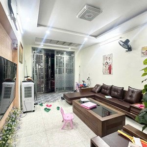 cực hiếm nhà 3 tầng 42m2 ngay metro sở dầu, đường 5m, ô tô đỗ cửa