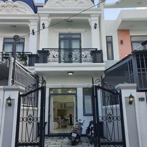 Bán Nhà Tân Cổ điển 3pn 2wc Nhánh Dx051 Phú Mỹ