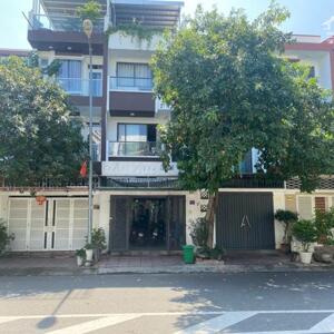 Bán nhà 3 tầng KĐT Hà Quang 2, Nha Trang, đường rộng 16. Dt: 80m2 ngang 4m. Hướng Đông Bắc . Kết cấu: 6 Căn hộ cho thuê đầy đủ tiện ích. Tự kinh doanh cho thuê hơn 4 tr/ phòng