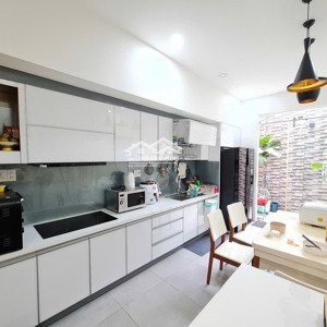 bán nhà 3 tầng xinh đẹp mặt tiền vạn kiếp