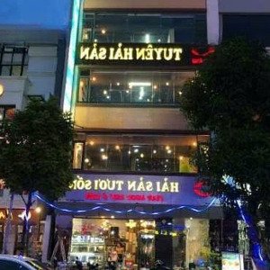 Cho Thuê Nhà Mặt Phố Xuân La, 40m² X 5 Tầng, Mặt Tiền 7m Giá 100 Triệu Có Thương Lượng