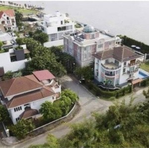 bán biệt thự view sông đường nguyễn văn hưởng, quận 2. dt 15mx30m.kvsd: 600m2. xd: 5 tầng.