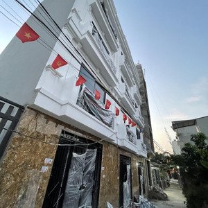 bán nhà 32m2 giá 2tỷ450 ngõ ô tô gần , thiết kế hiện đại , gần trường , chợ , và nhiều căn khác đẹp