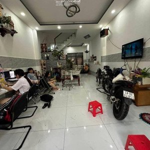 5 tỷ 600 thương lượng. bán nhà 2 tầng đường 6 mét, diện tích : ngan 4,5 dài 14 mét