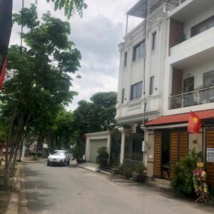 Nhà đẹp 3 tầng gần chợ Long Trường, Thủ Đức, 52m2, 4PN, nhỉnh 4 tỷ.