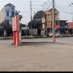 Cho thuê mặt bằng 900m2 tại đường Mê Linh - Khai Quang - Vĩnh Yên . giá : 100tr /tháng