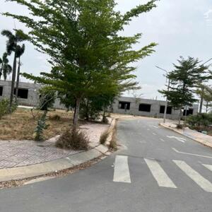 Nhà phố xây sẵn tại Long Cang Riverpark – Sổ riêng, giá 1.8 tỷ, có xe đưa đi xem nhà